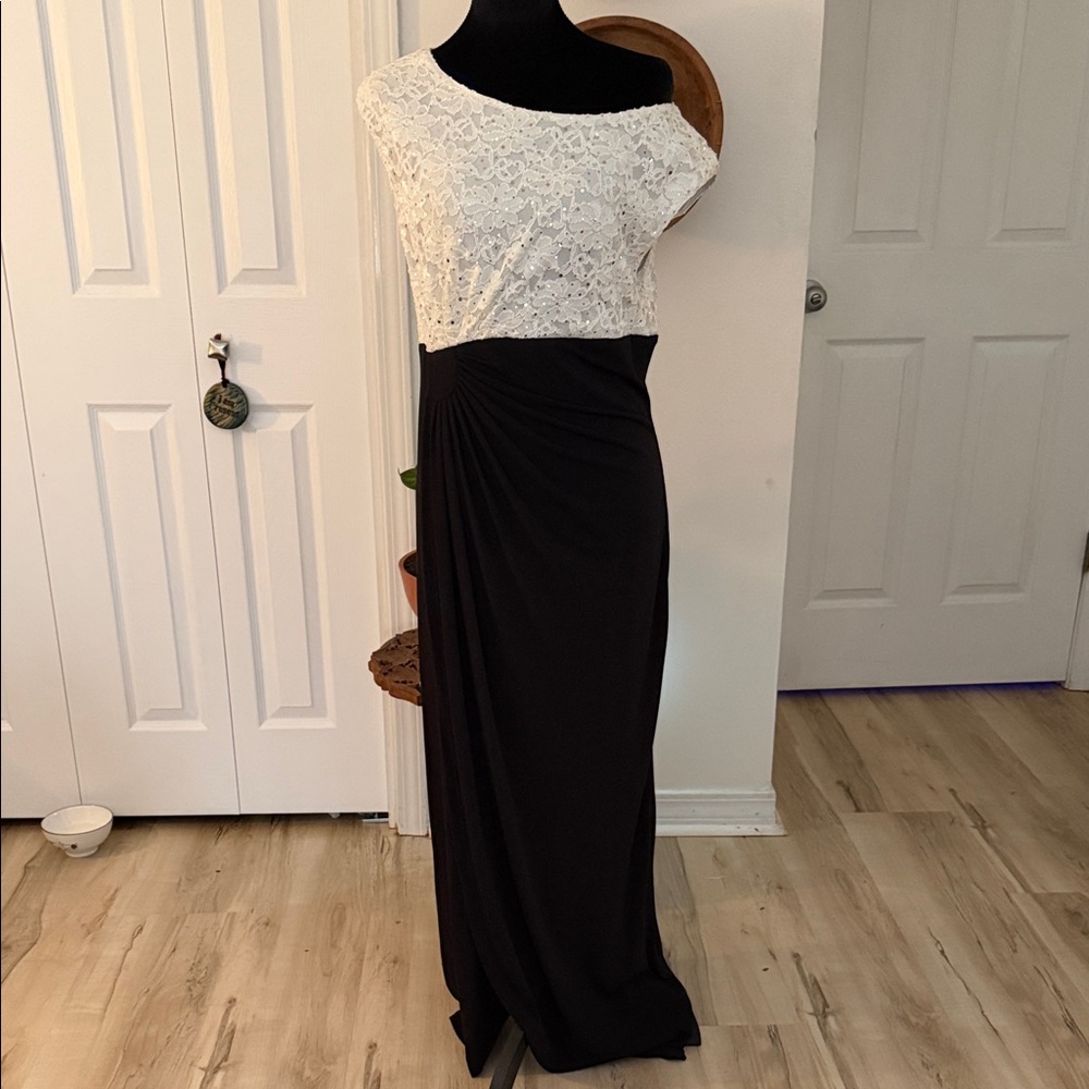 Connected Apparel Black and White Lace Dress Bodice